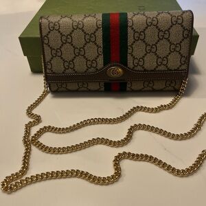 Gucci Beige and Brown Crossbody with Gold Chain. Excellent condition.